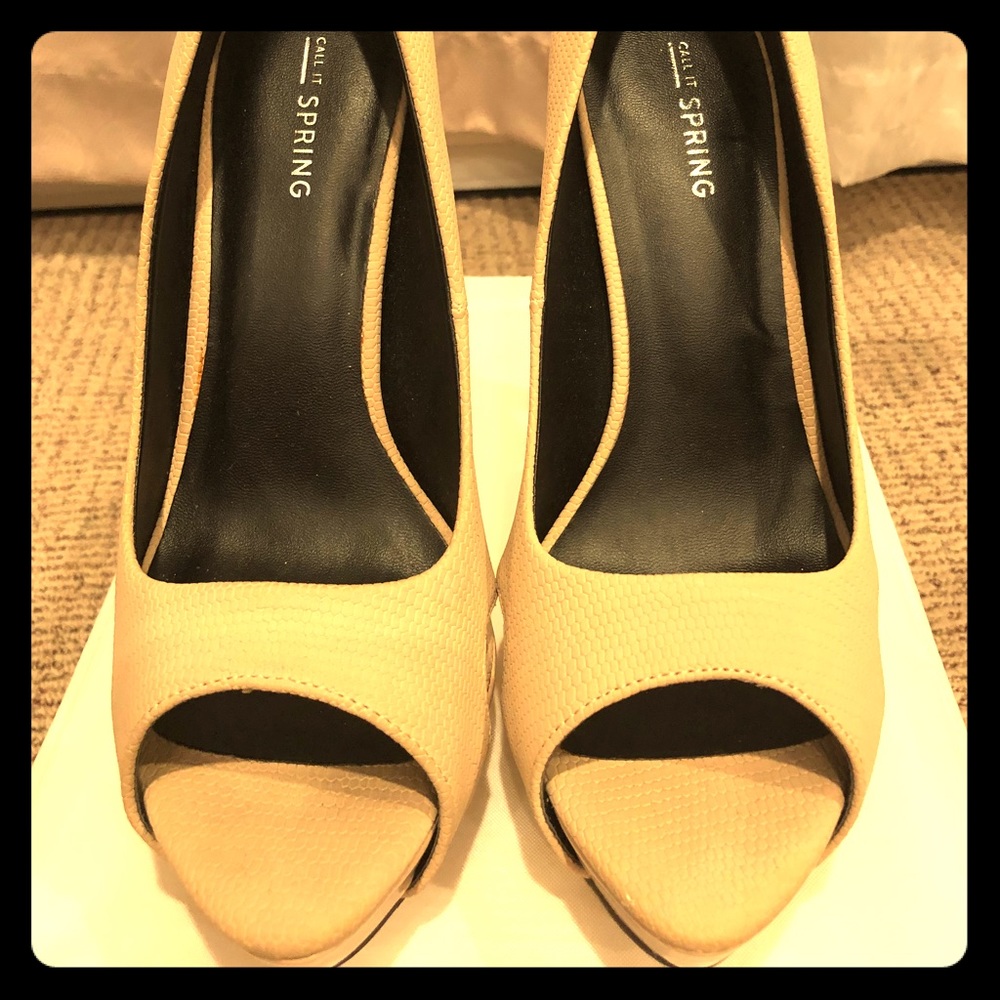 Nude heels 💛